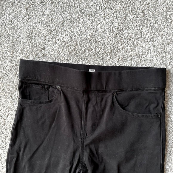 Women’s Levi’s Black Shaping Jean - Picture 5 of 8